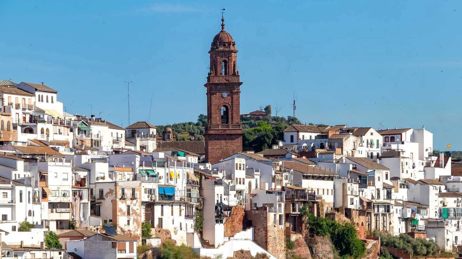 Montoro, en Córdoba, se encuentra enclavado al pie de Sierra Morena. | Shutterstock
