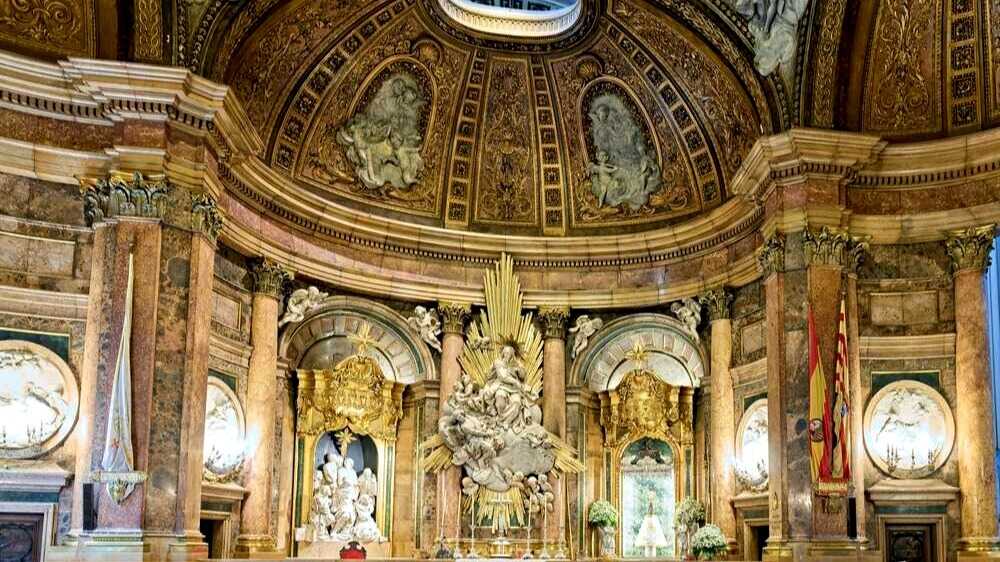 Interior de la Basílica del Pilar. | Shutterstock