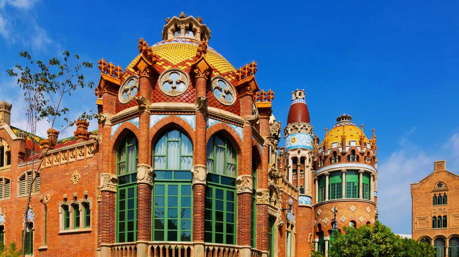 Pabellones modernistas del antiguo Hospital de Sant Pau. | Dreamstime