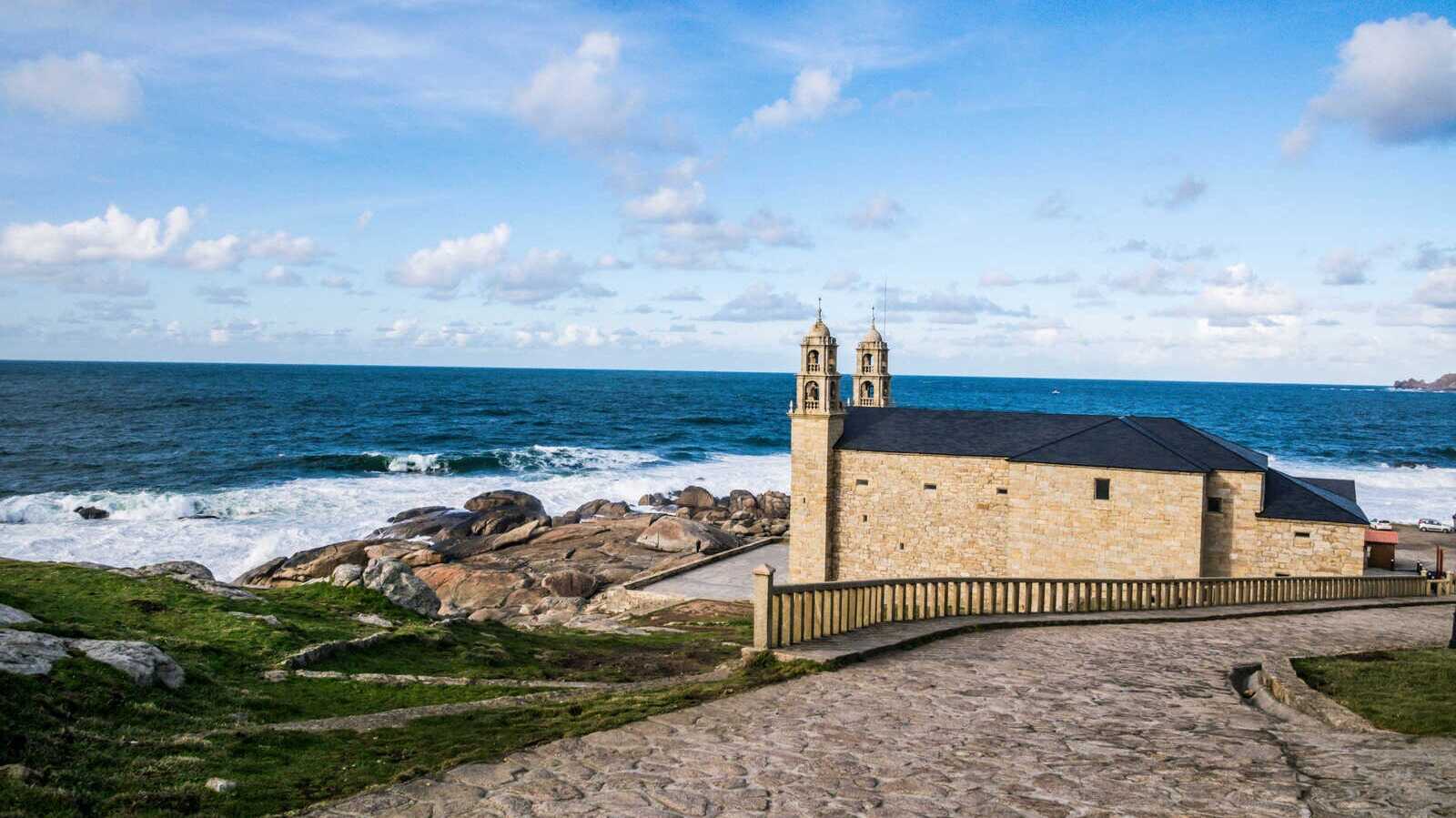 Santuario de la Virgen de la Barca en Muxía