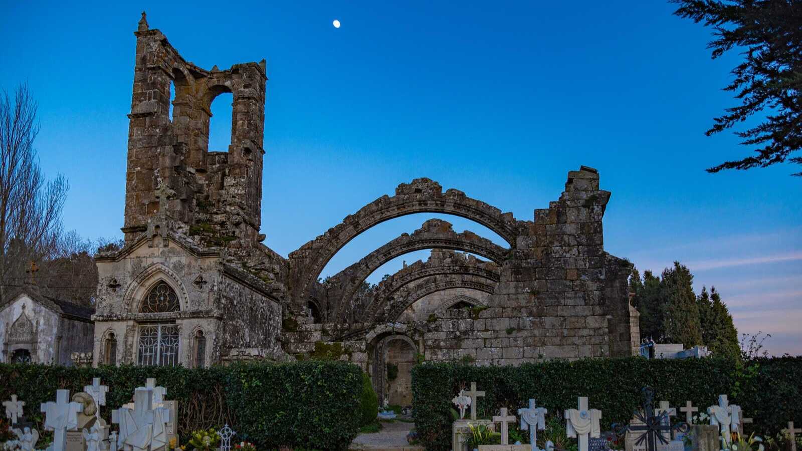 Ruinas de Santa Mariña de Dozo en Cambados