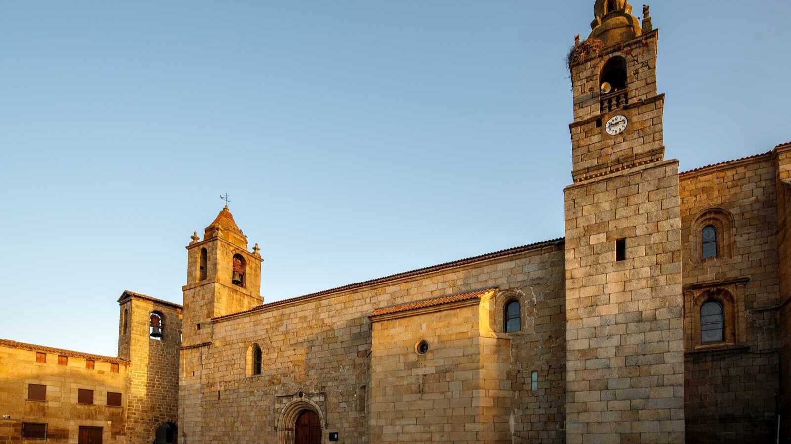 Iglesia de Nuestra Señora entre Dos Álamos, en San Felices de los Gallegos. | Shutterstock
