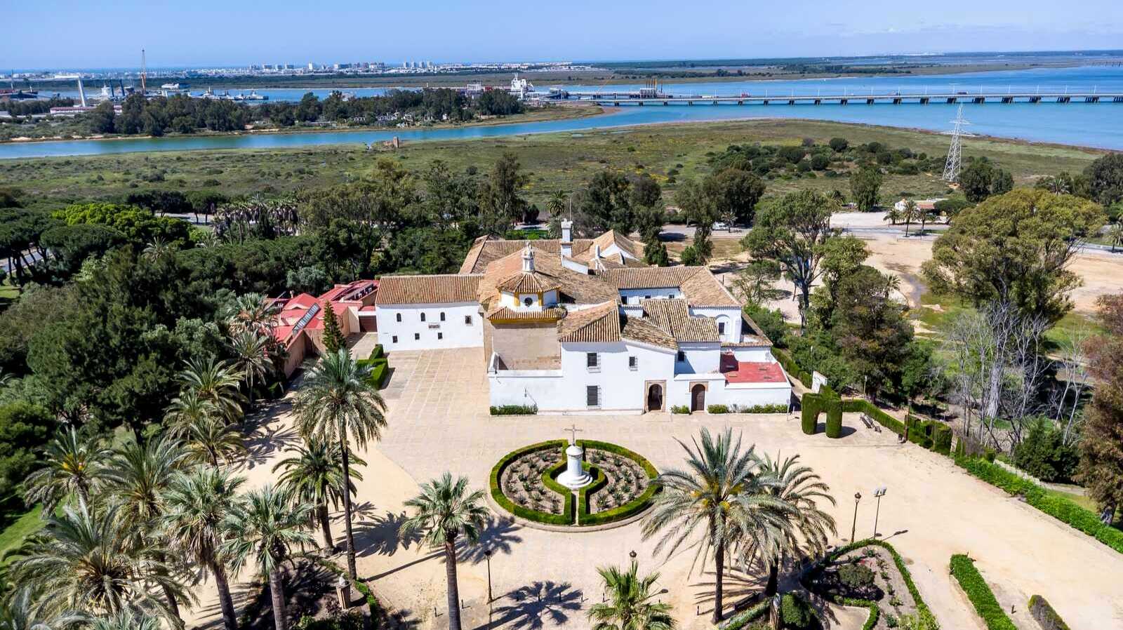 Vista aérea del Monasterio de La Rábida. | Shutterstock