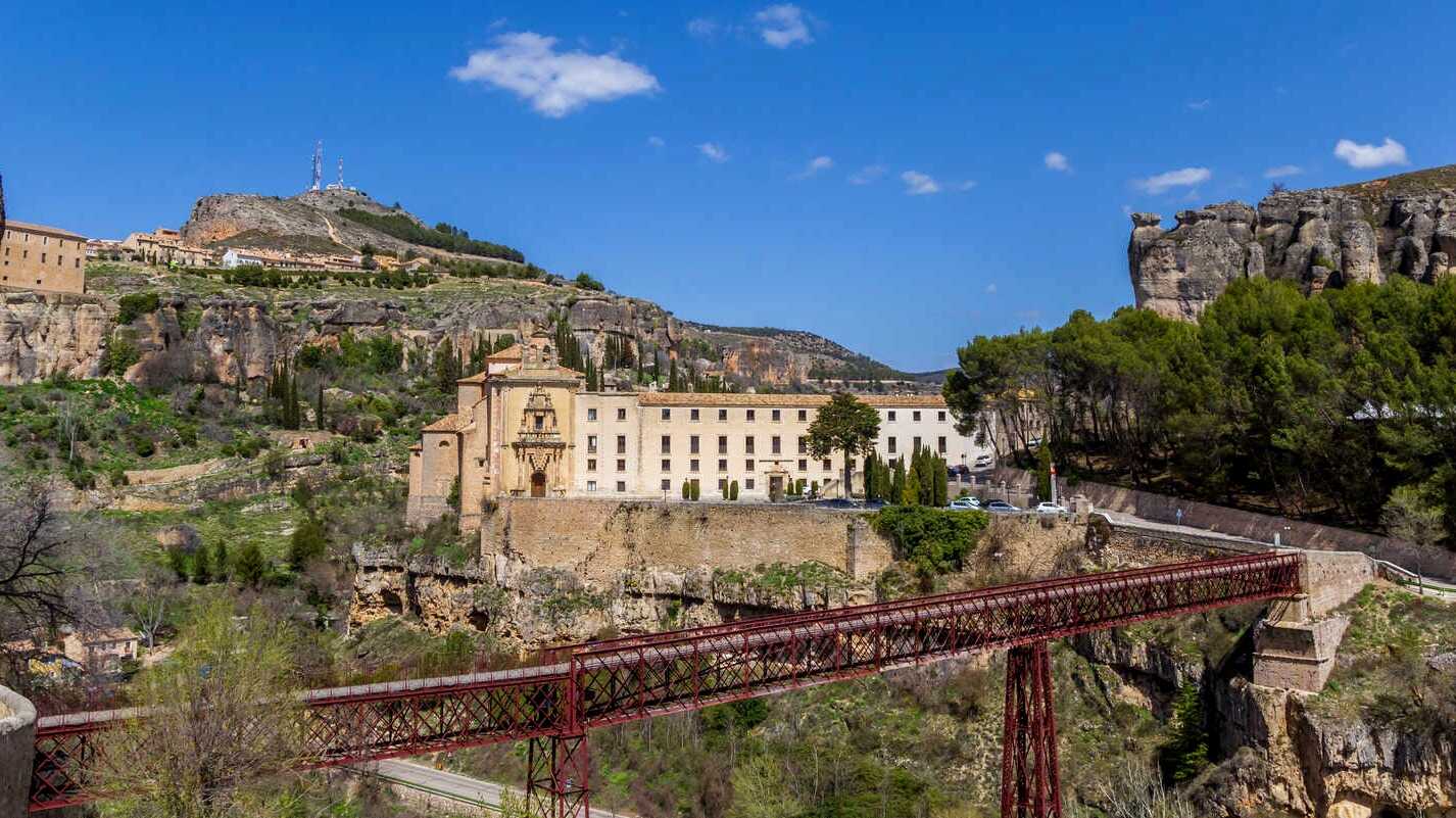 Vista del Convento de San Pablo y el puente. | Shutterstock