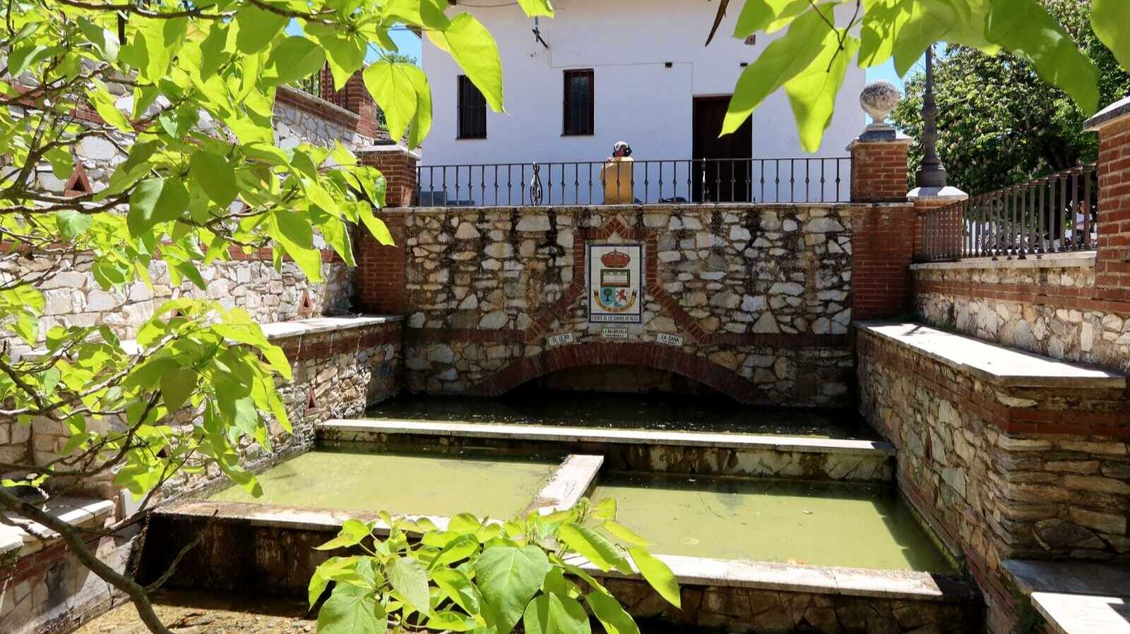 Fuente de los Turnos de Riego, en el centro de Fuenteheridos. | Shutterstock