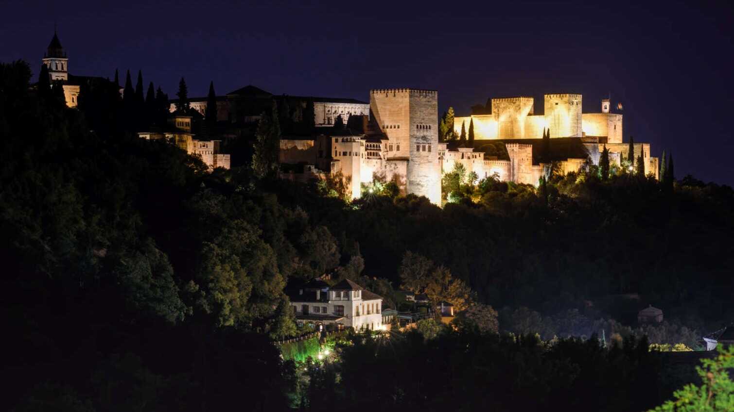 La ciudad española más bonita de noche. | Freepik