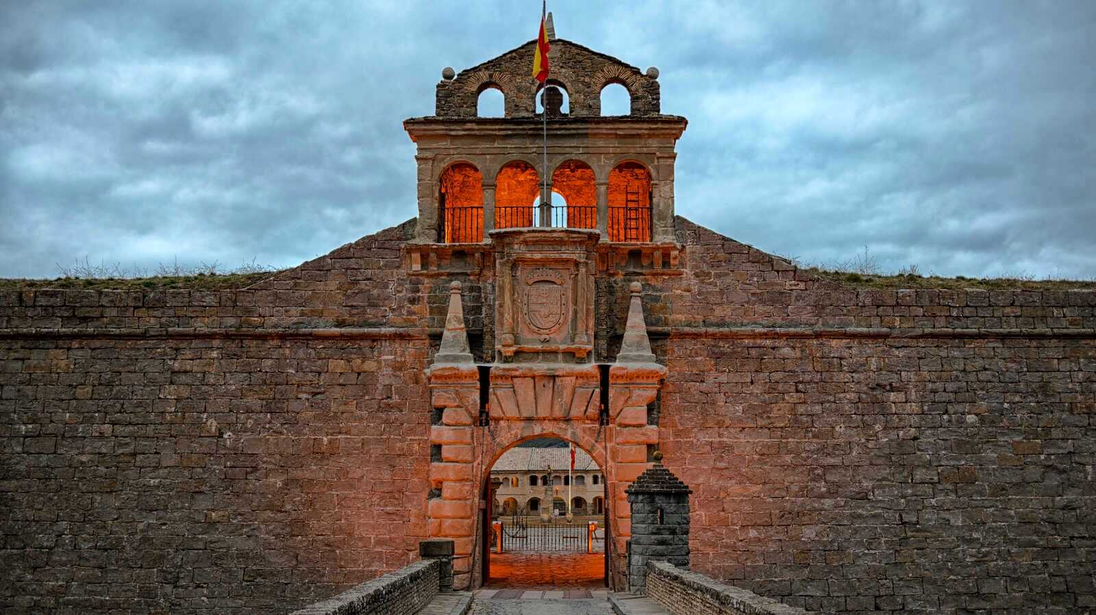 Entrada a la Ciudadela de Jaca. | Shutterstock