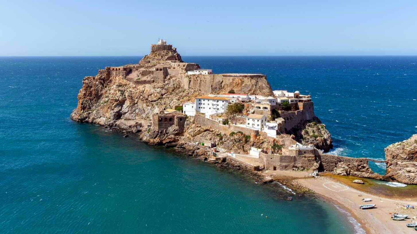 Vista aérea del Peñón de Vélez de la Gomera. | Shutterstock