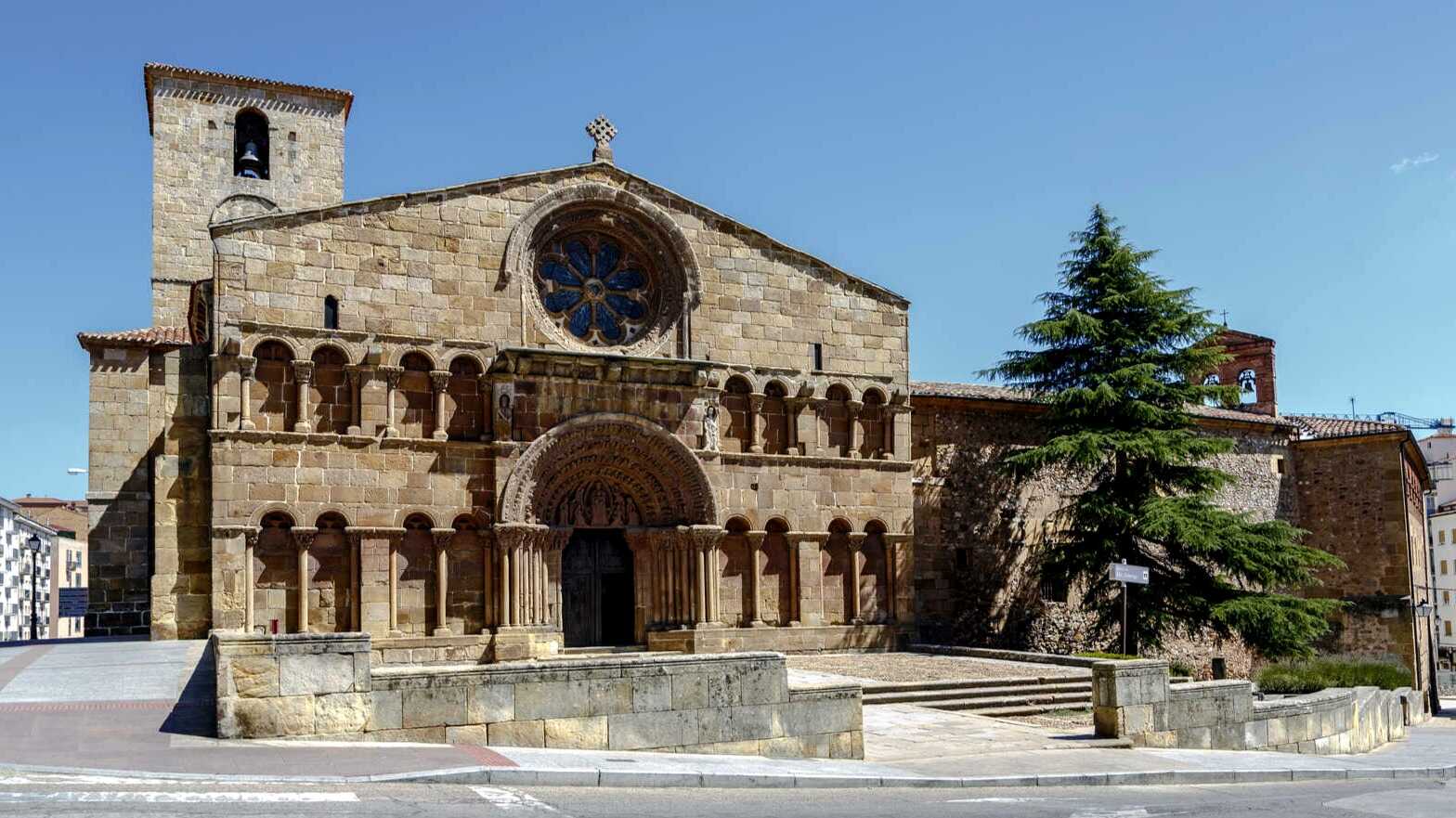 Iglesia románica de Santo Domingo, en Soria. | Dreamstime