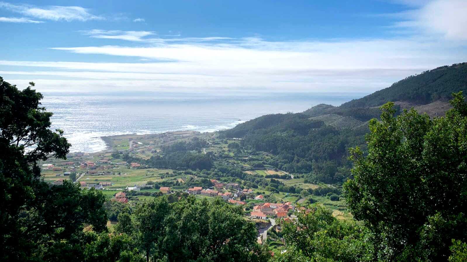Vista panorámica de Oia y el océano Atlántico. | Dreamstime