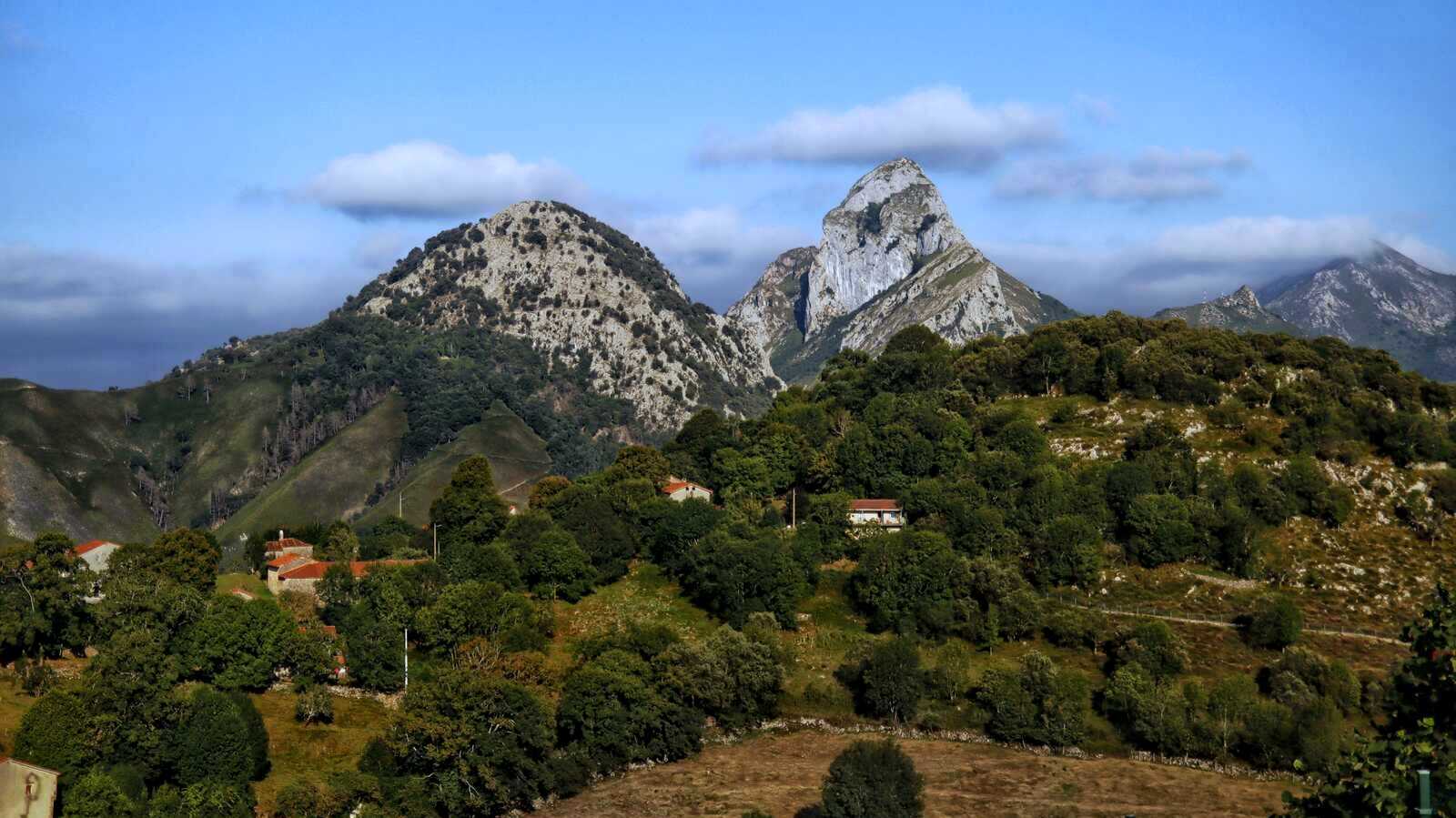 Vista de las montañas de la comarca de Peñamellera Alta. | Shutterstock