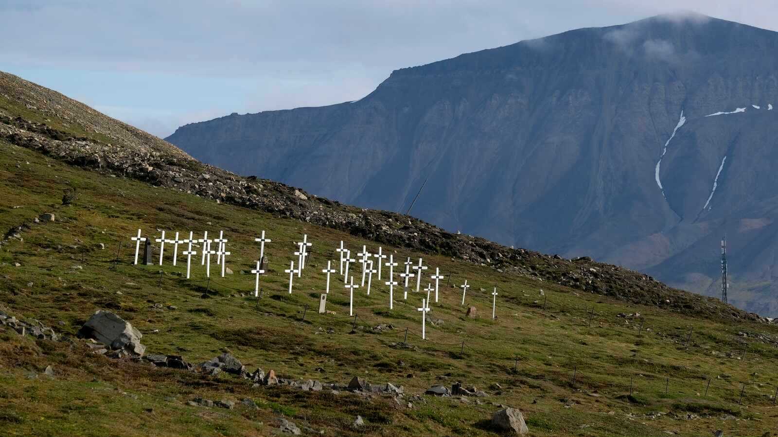 Cementerio de Longyearbyen (Noruega), donde están enterrados 7 fallecidos por la gripe española. | Shutterstock