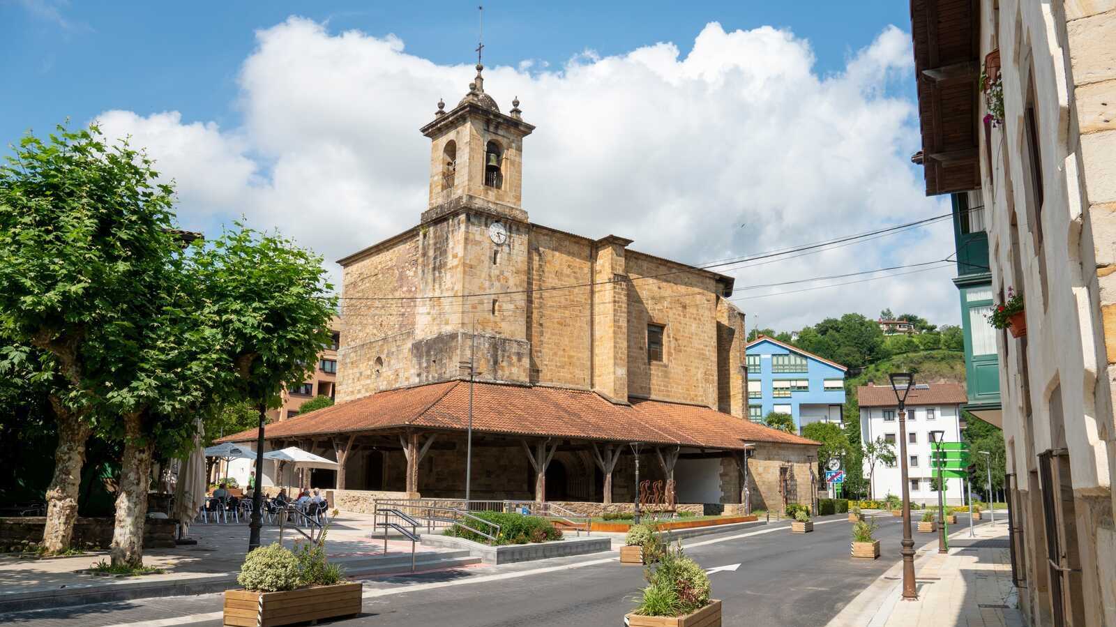 Iglesia Parroquial de San Andrés en  Ormaiztegi