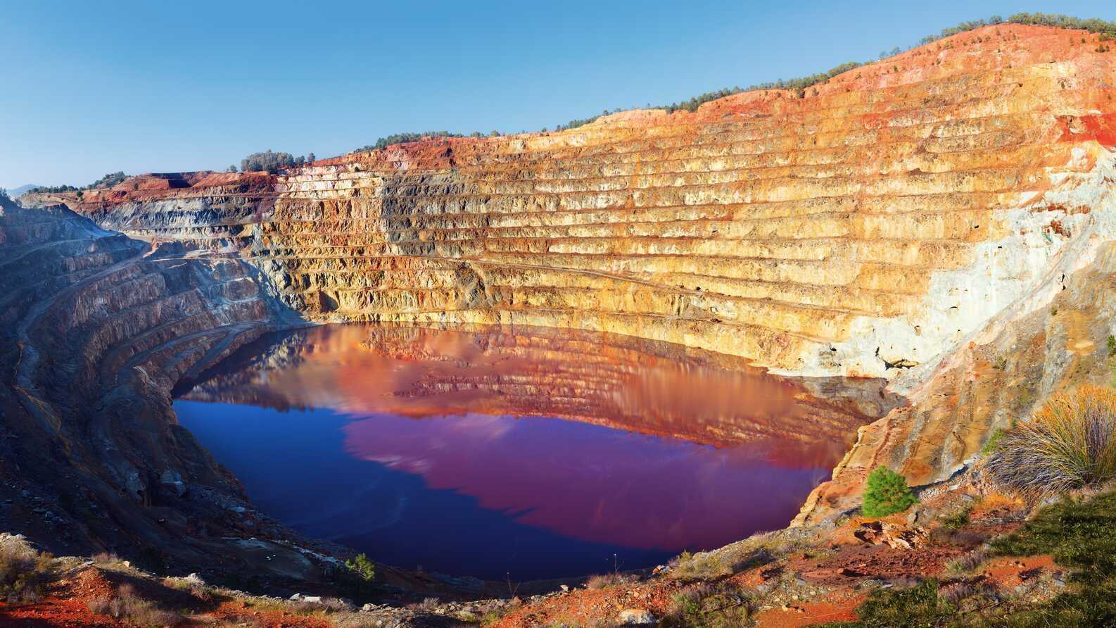 Corta Atalaya en Minas de Riotinto. | Shutterstock