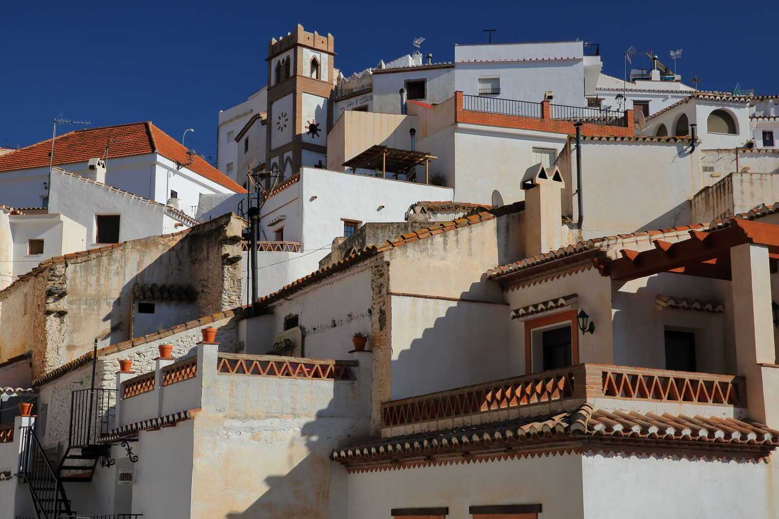 Las bellas casas de Salares. | Dreamstime