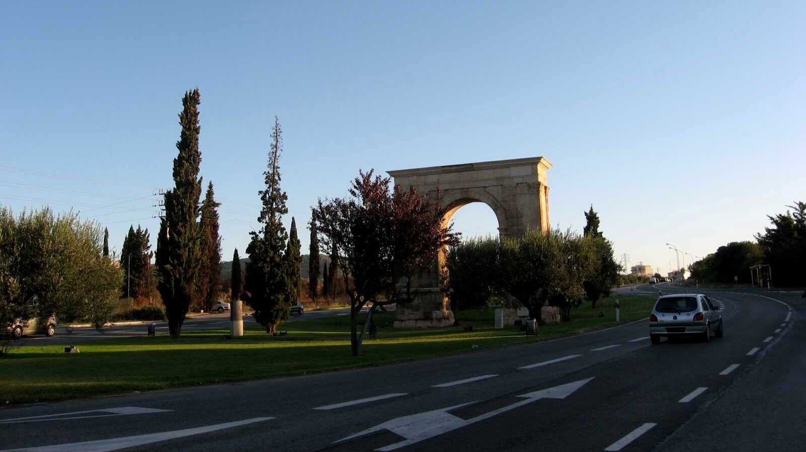 Ubicación del Arco de Roda de Barà, junto a la carretera. | Sergi Esteve, Wikimedia