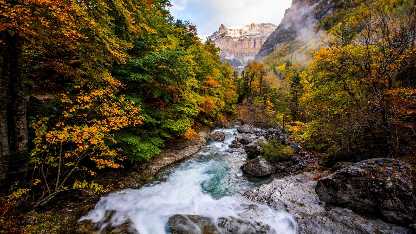 Paisaje otoñal en el Parque Nacional de Ordesa y Monte Perdido. | Shutterstock