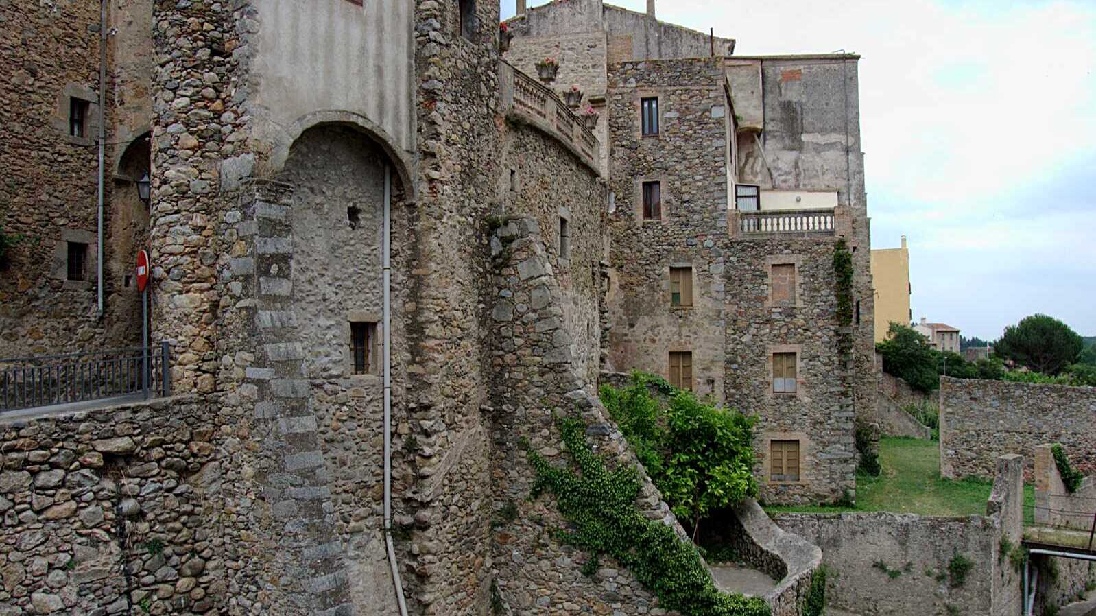 Recinto fortificado de Maçanet de Cabrenys. | Bertrand GRONDIN, Wikimedia