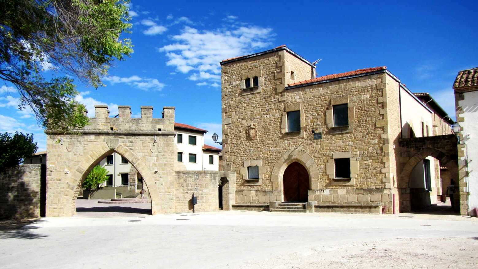 Villa medieval de Obanos. | Dreamstime