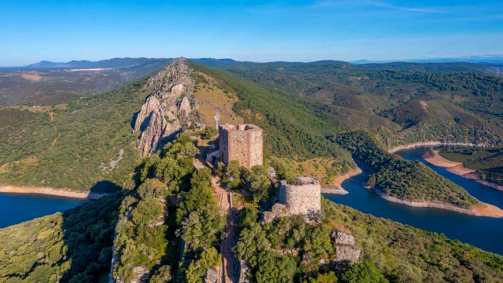 Castillo de Monfragüe, en el parque natural. | Shutterstock