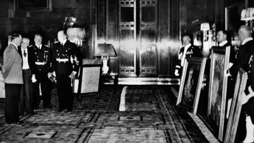 Presentación a Hitler de los cuadros de Zuloaga regalados por España.