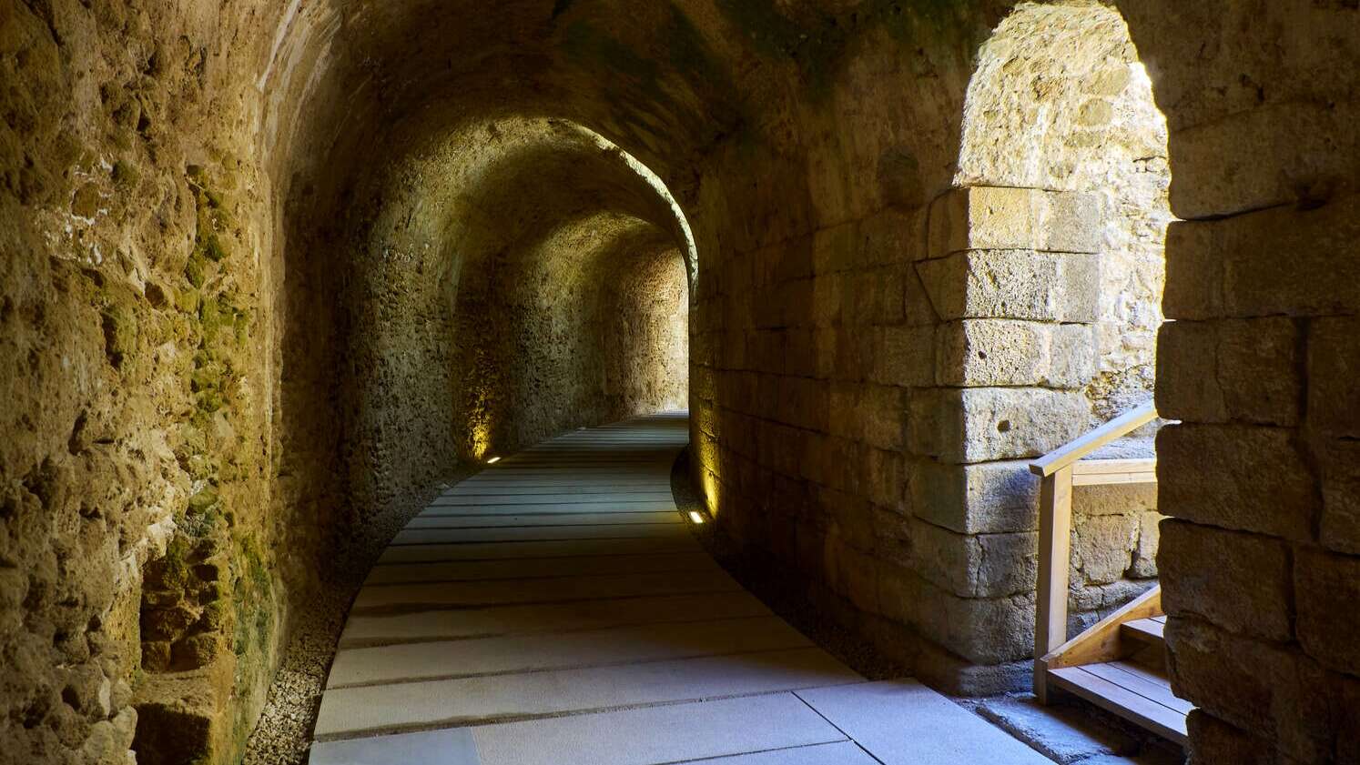 Galería interior del Teatro Romano de Cádiz. | Dreamstime