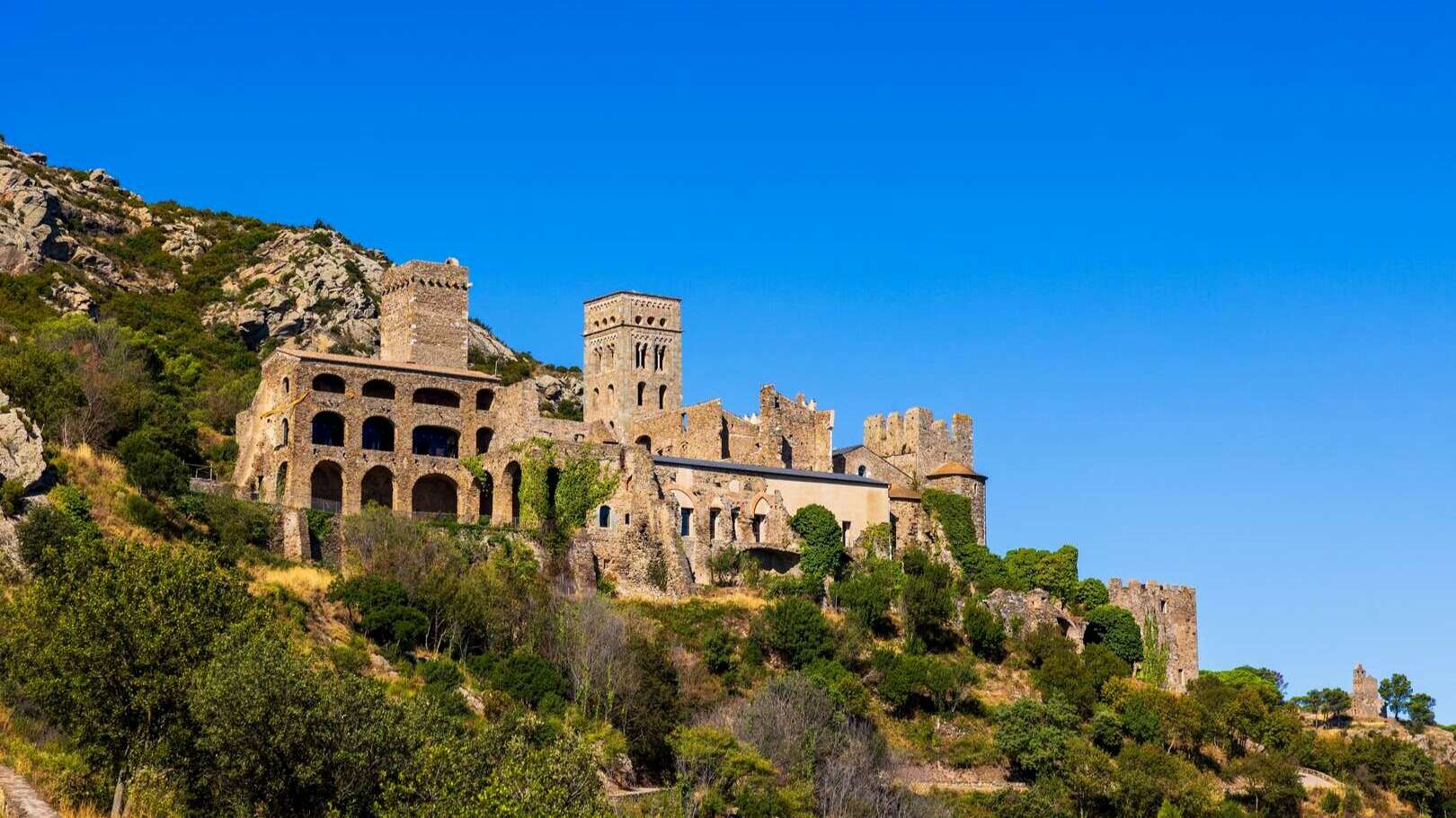 shutterstock_25Panorámica del monasterio, encaramado a una ladera. | Shutterstock36106201