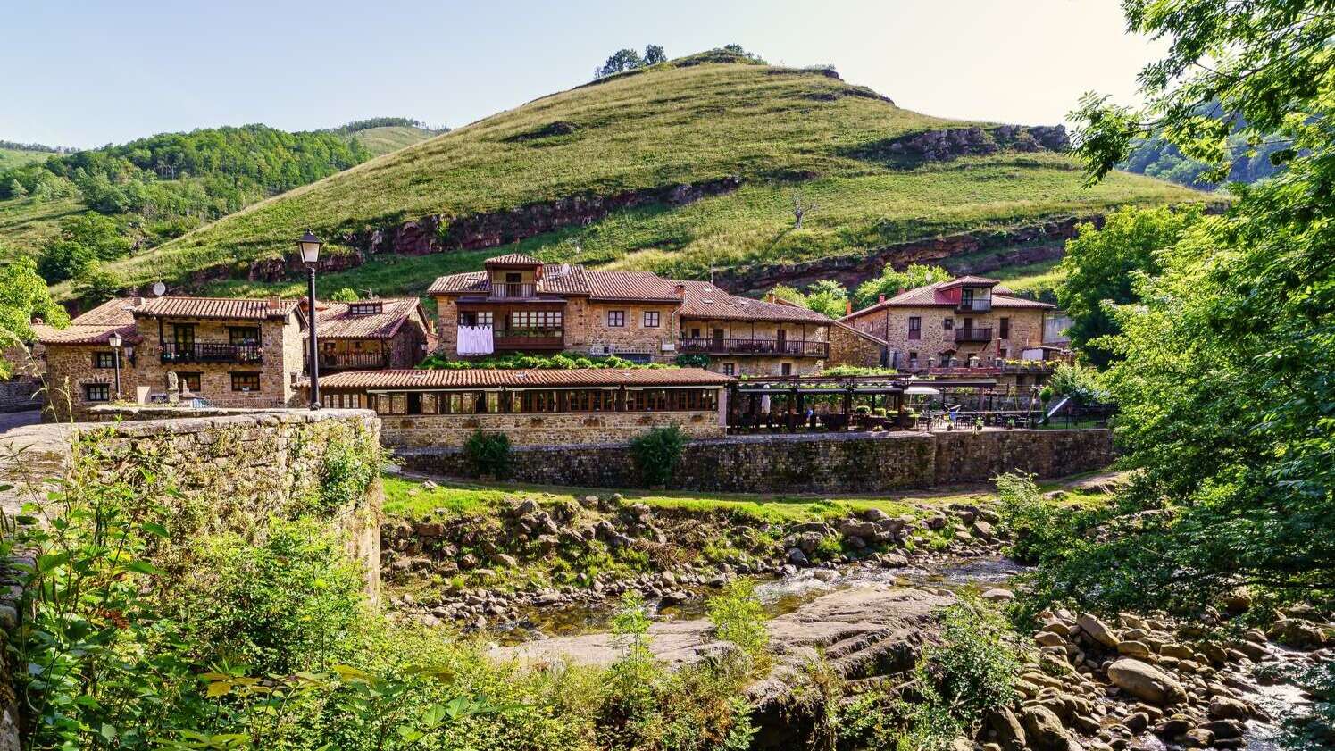 Vista de Bárcena Mayor. | Shutterstock