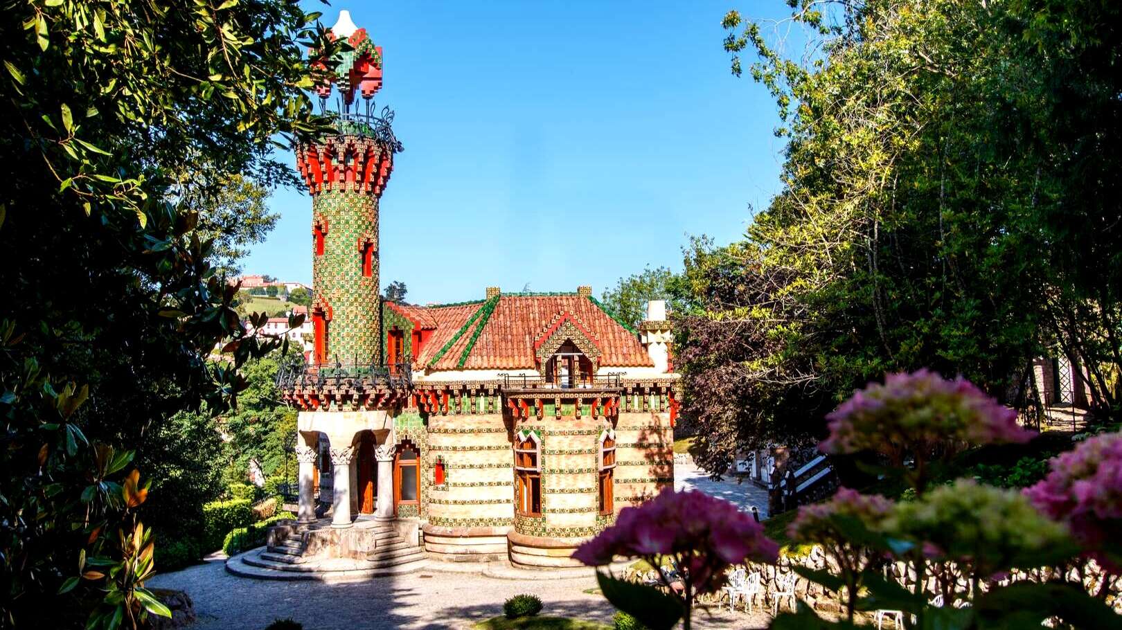 El Capricho de Gaudí. | Shutterstock