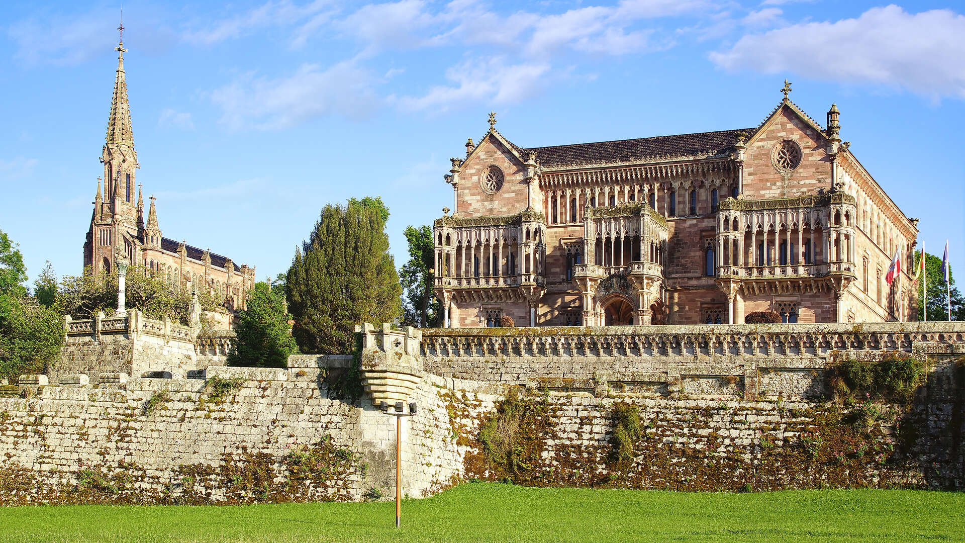 Palacio de Sobrellano. | Dreamstime