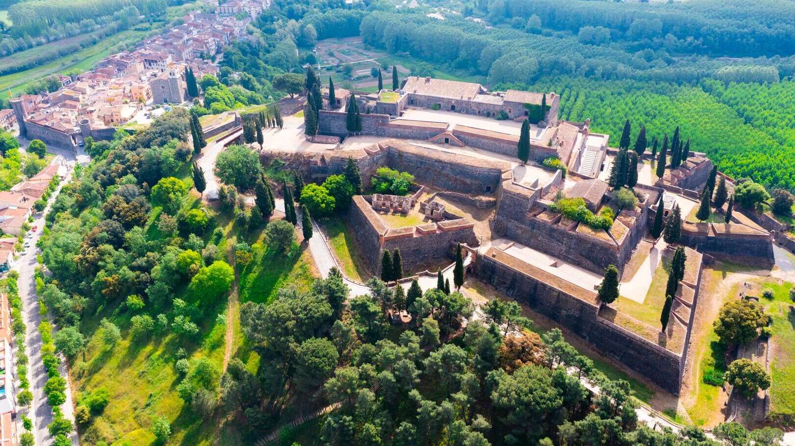 Castillo de Hostalric. | Dreamstime