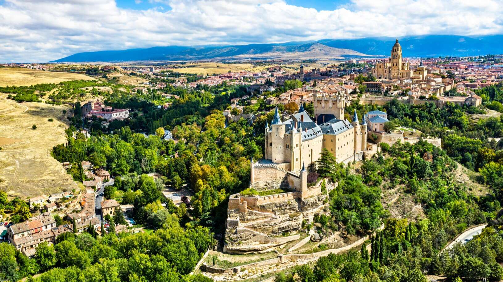Panorámica de Segovia y su alcázar.