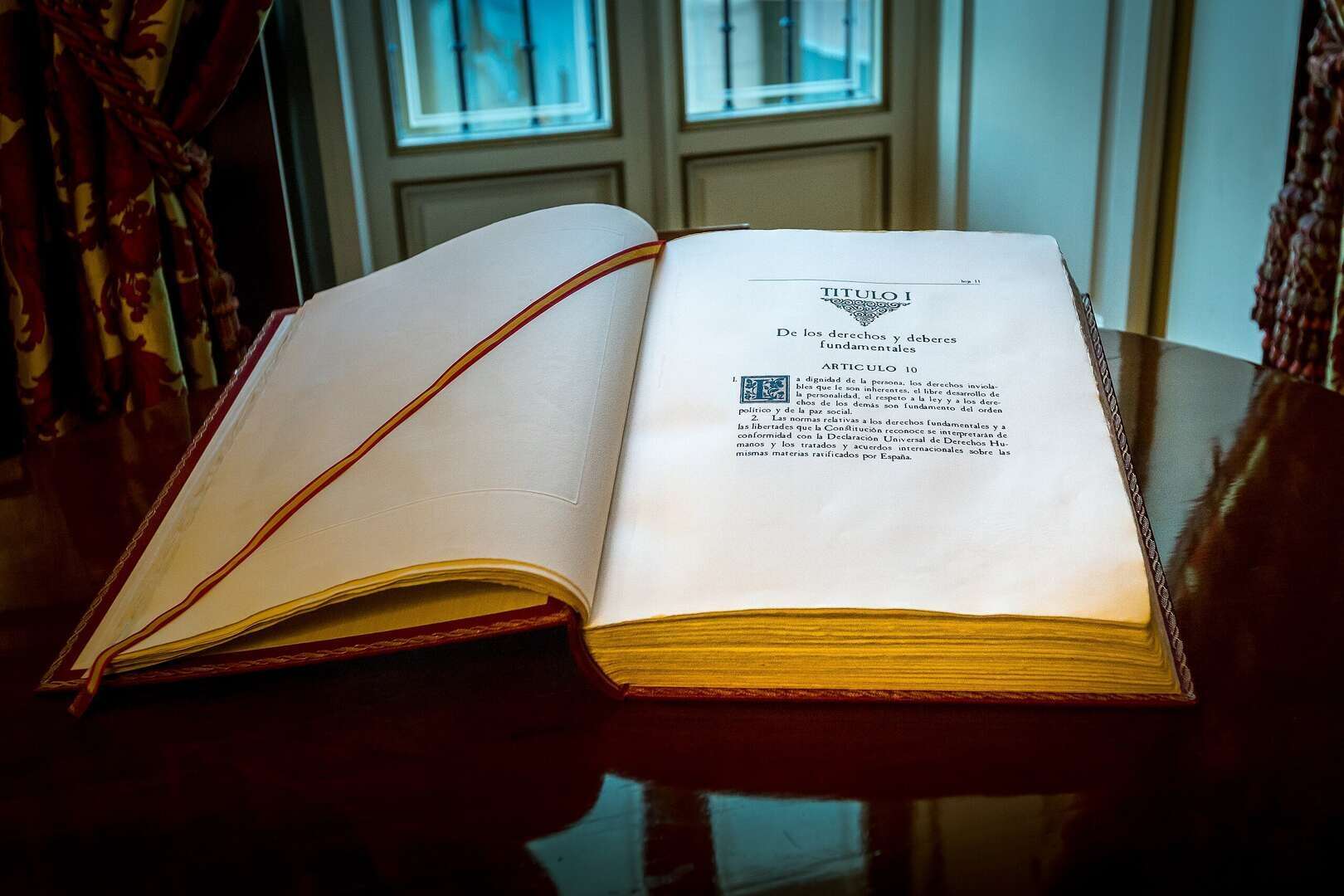 Ejemplar de la Constitución española de 1978.