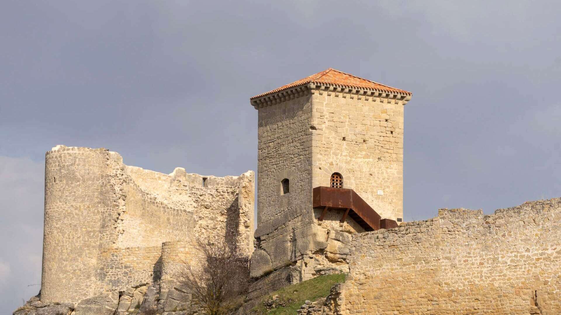 Restos del castillo. | Dreamstime