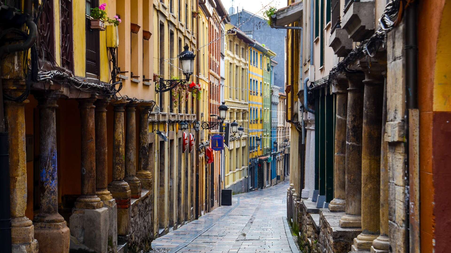 Calles de Avilés. | Dreamstime
