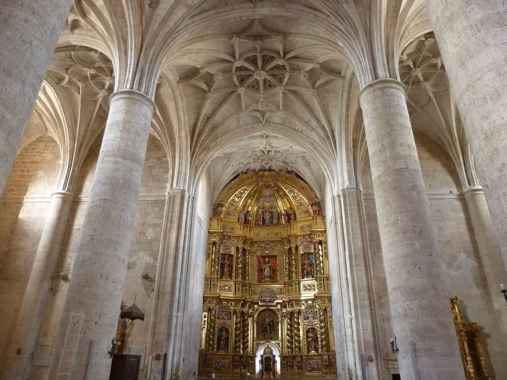 Interior de la Iglesia de Nuestra Señora de la Asunción