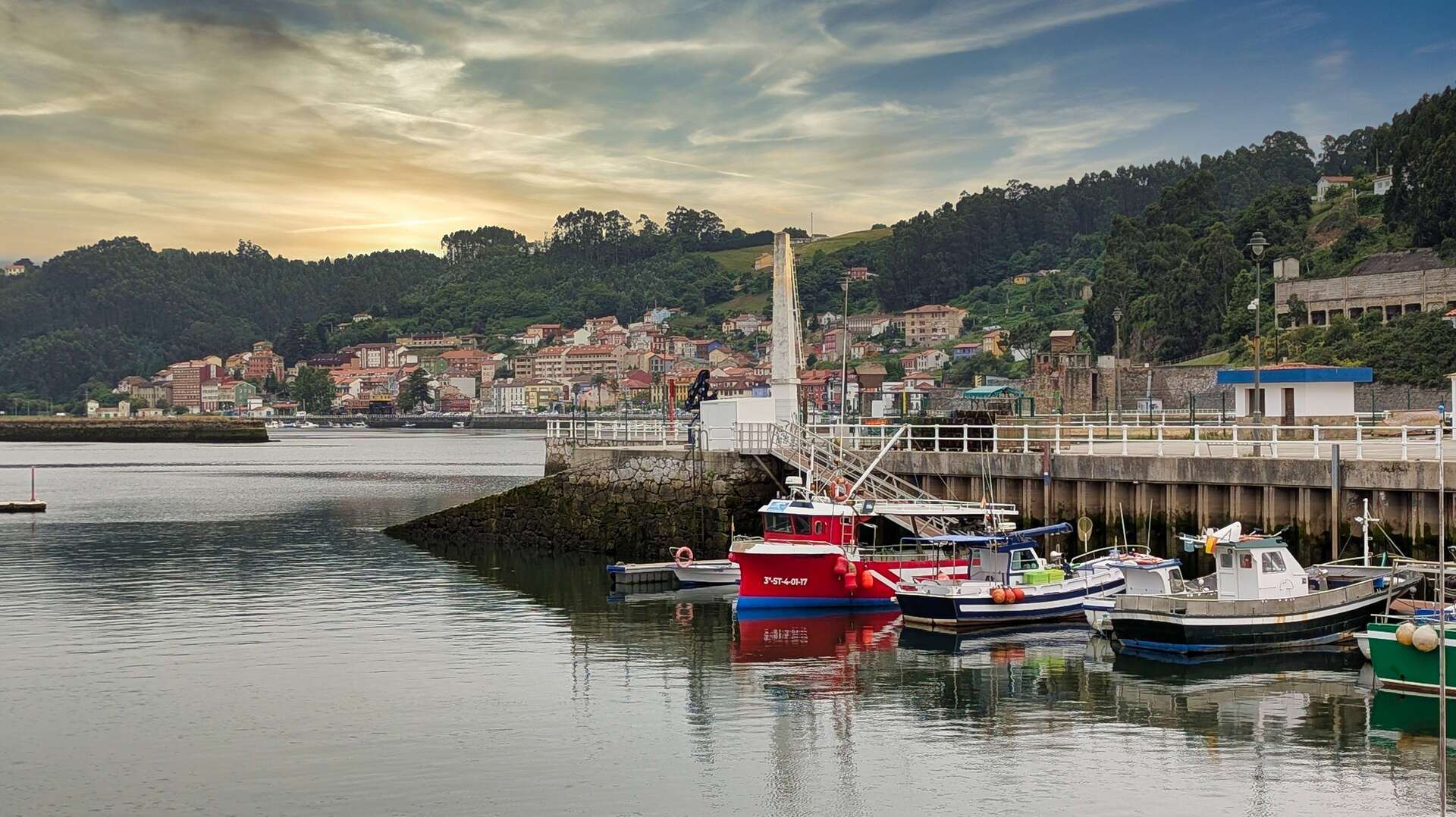 Puerto de San Juan de la Arena.
