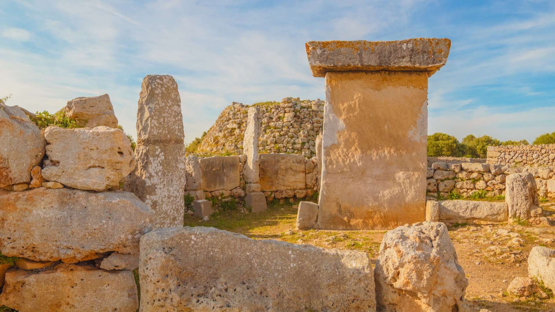 Taula y talayot de Trepucó