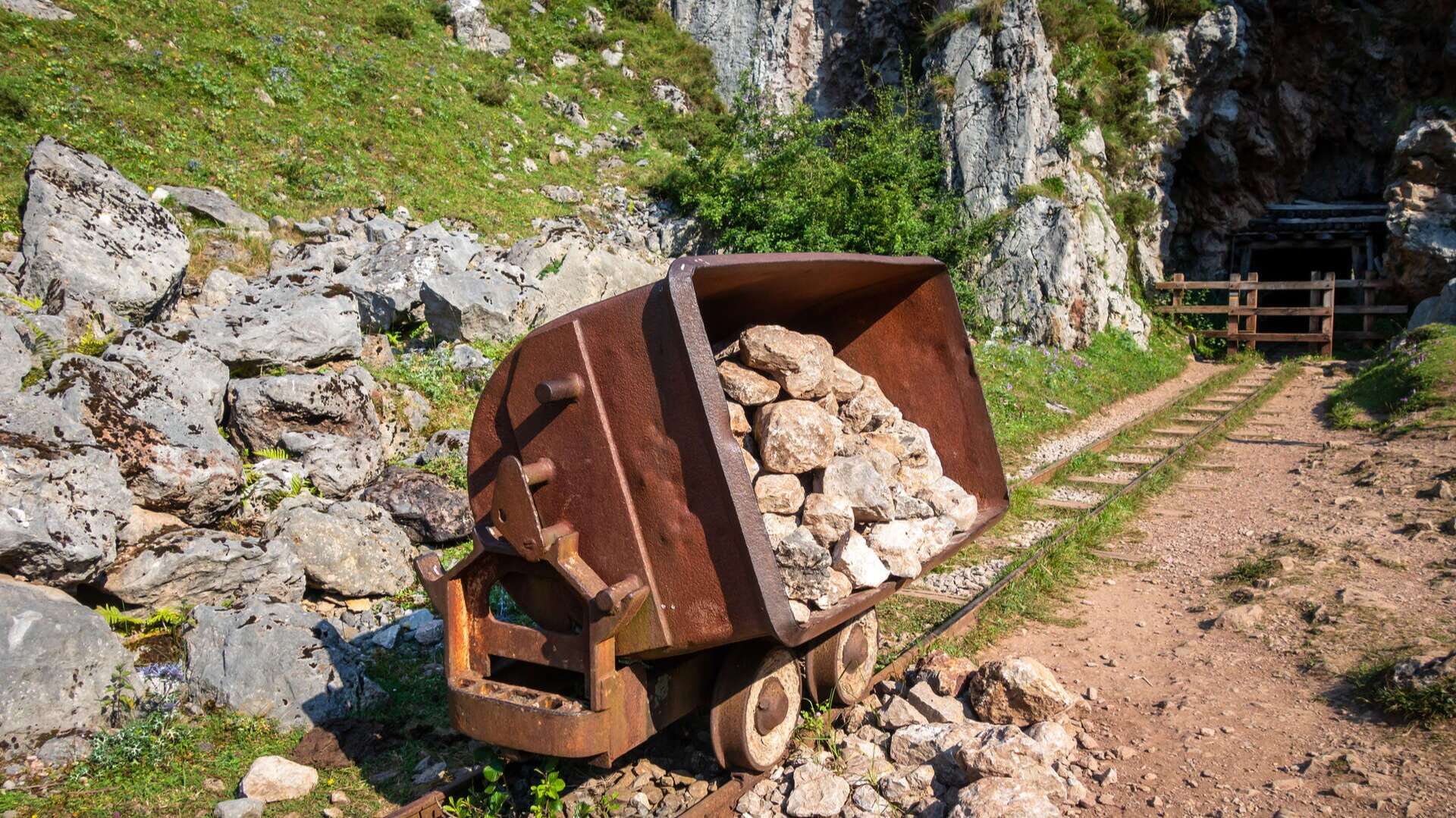 Una ruta por las Minas de Buferrera mezcla historia y naturaleza.