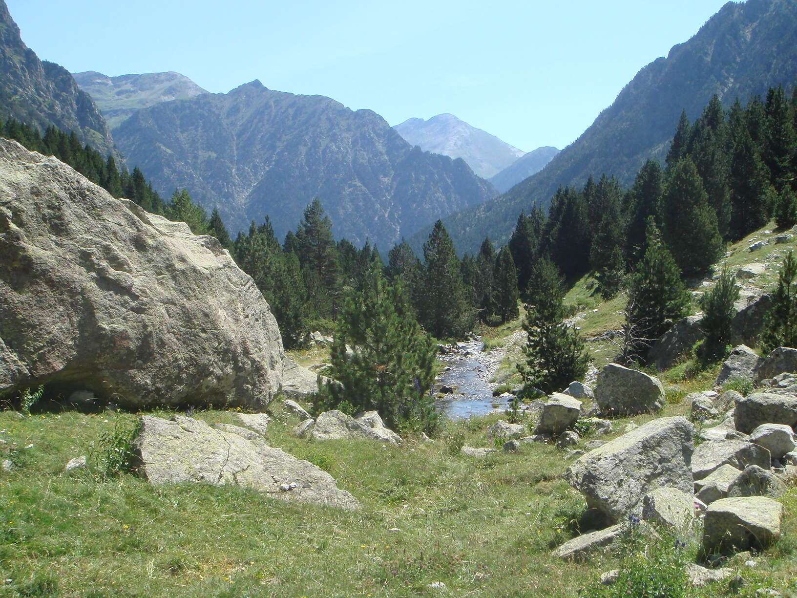 El Valle de Barrosa, atravesado por su río.