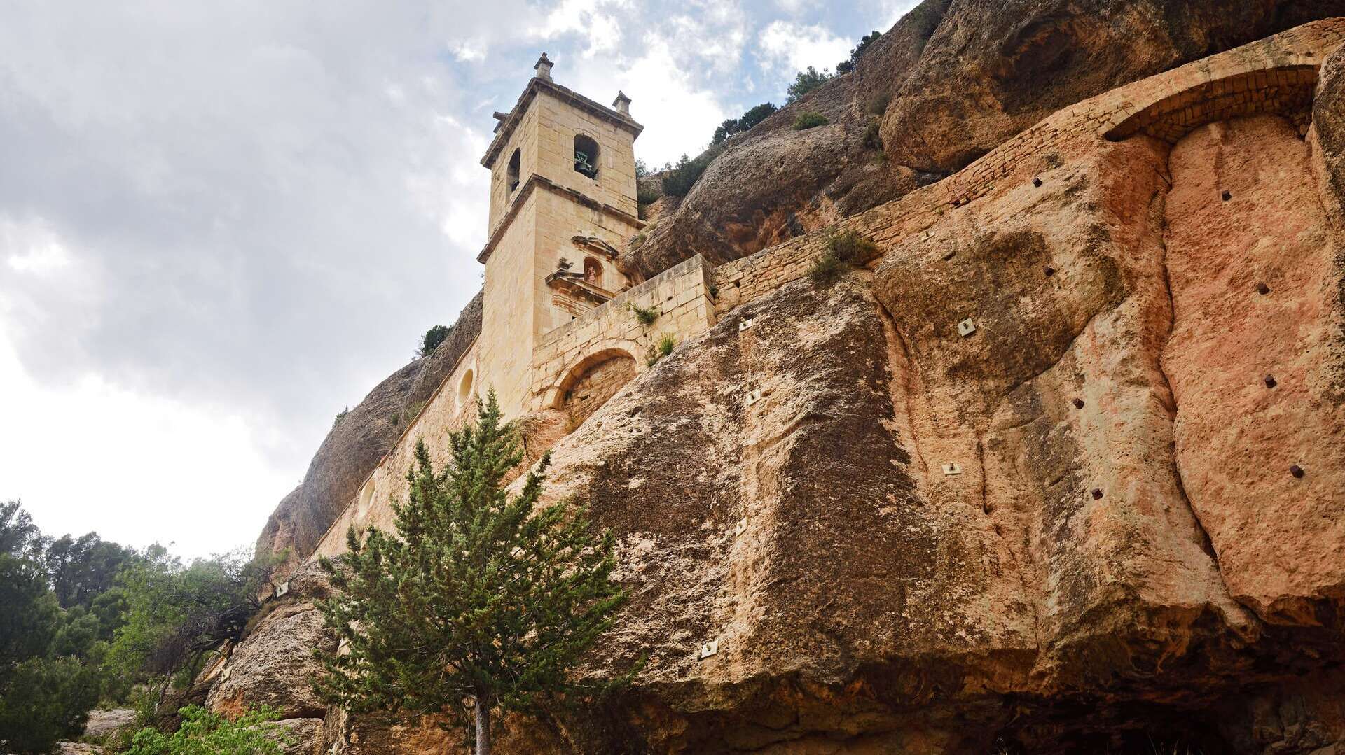 Vista del Santuario de la Virgen de la Balma.