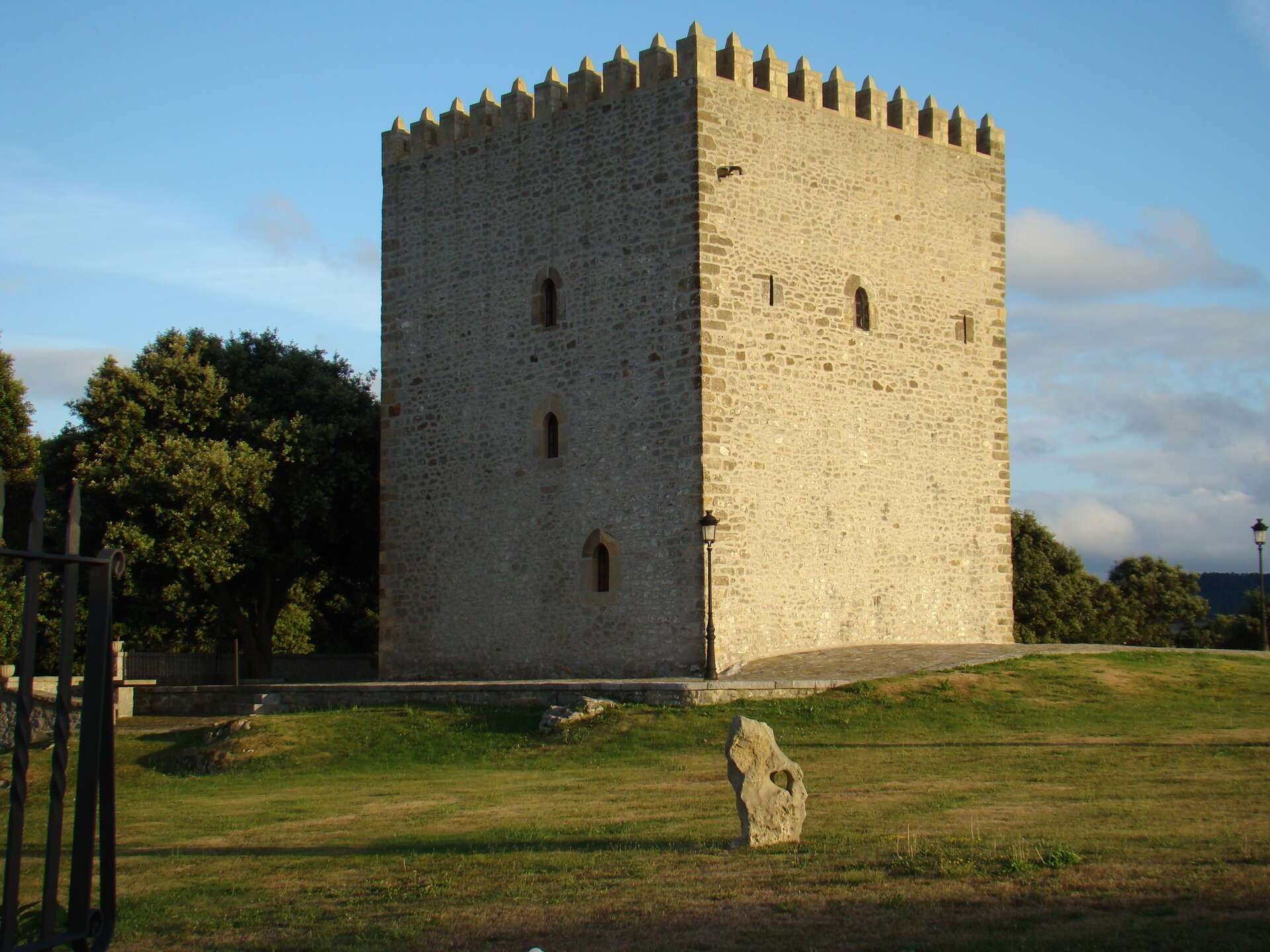 Torre de Cabrahigo, en Isla. | 	Lourdes Cardenal, Wikimedia