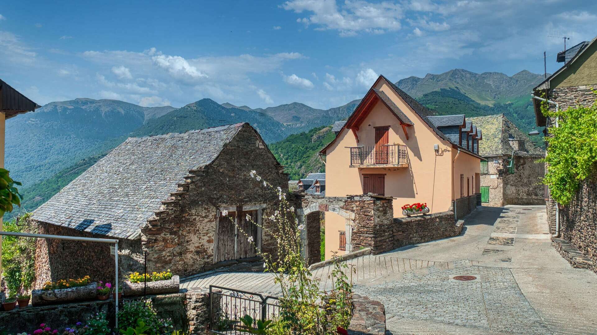 Las bonitas calles de la localidad. | Dreamstime