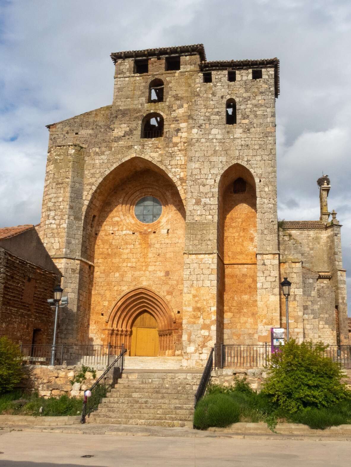 Iglesia de San Miguel de Mahamud. | Shutterstock