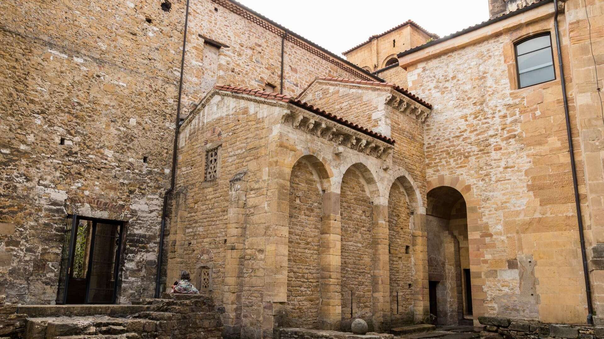 Cámara Santa de Oviedo. | Shutterstock