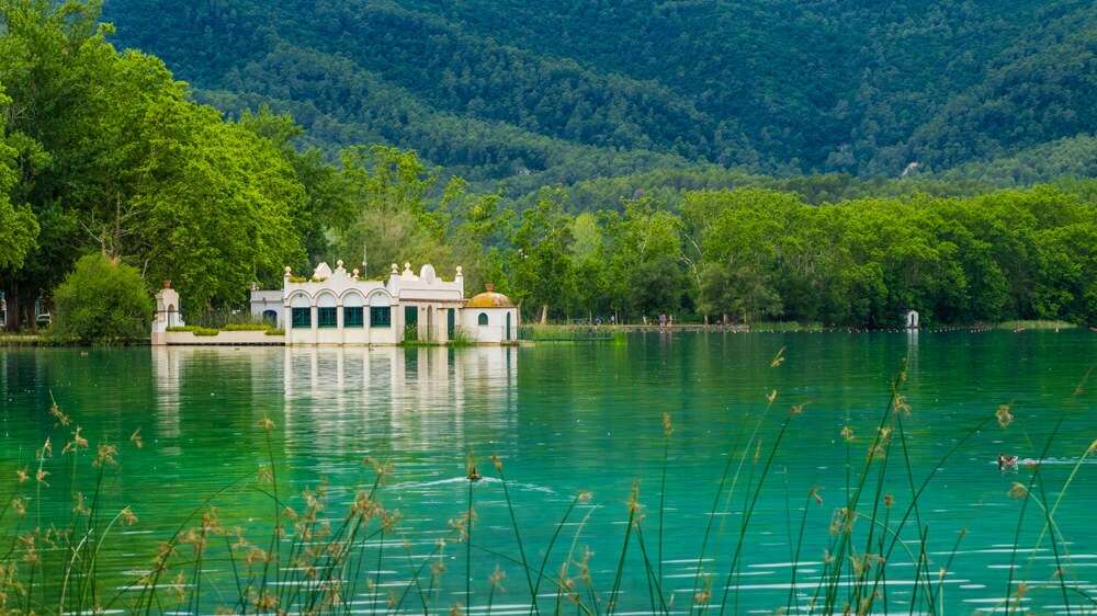 banyoles shutterstock_676405381