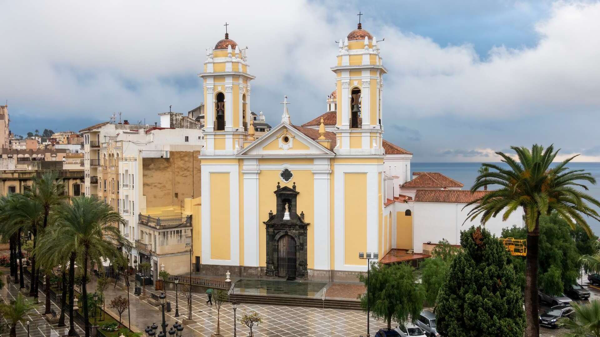 Catedrak de Nuestra Señora de la Asunción.  shutterstock_2243307475