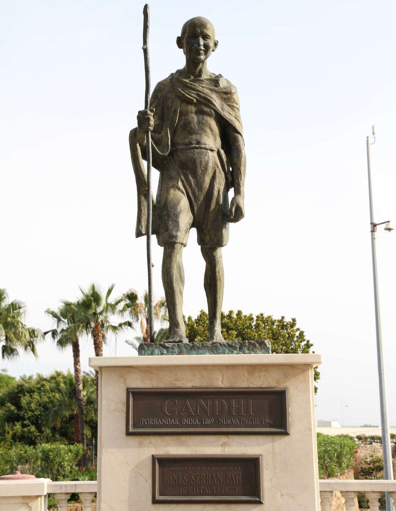 Estatua_de_Gandhi_en_Ceuta
