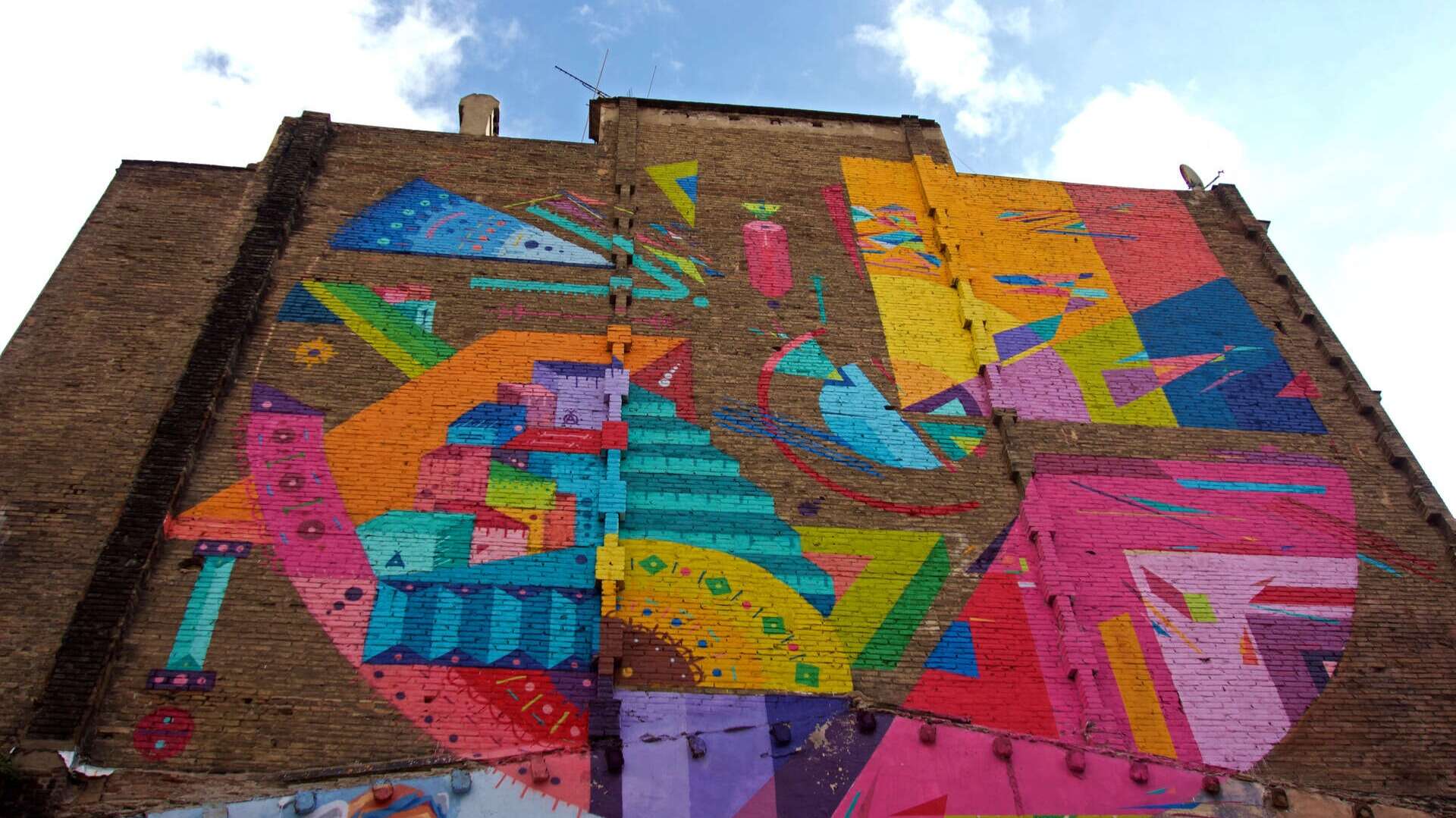 Mural colorido en un edificio de Barcelona. | Dreamstime