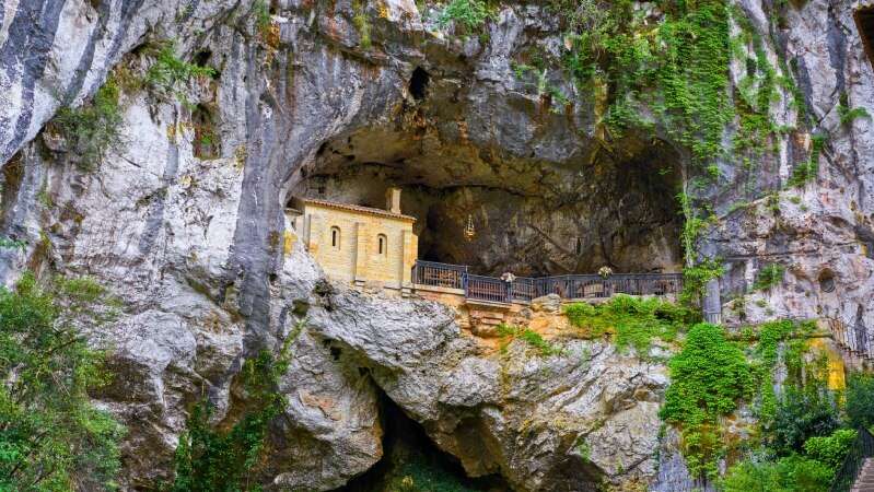 Cueva de Covadonga. | Shutterstock